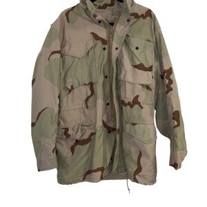 Camo Men’s military coat size Small-long
